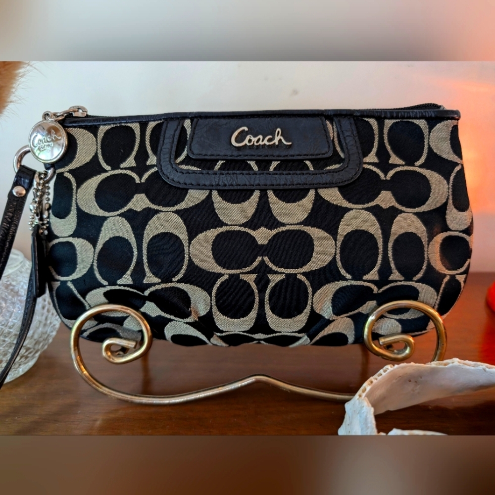 Coach Signature Pleated Wristlet, tan/black, 9X5X2"  EUC, NO CALL OUTS